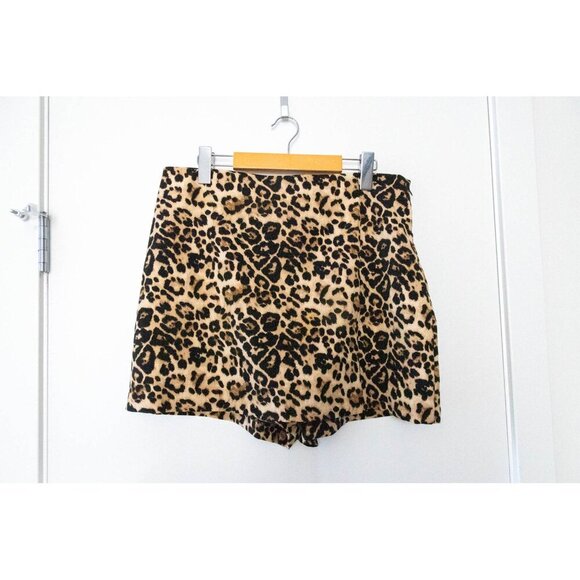 Zara Dresses & Skirts - Zara Leopard Print Mini Skort